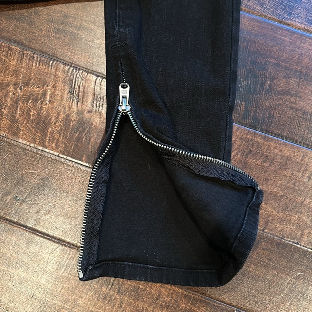 NWOT 31 x 33 black jeans with holes in the knees by mnml - Picture 3 of 6